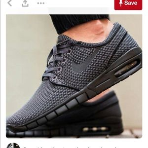 NWOT Unisex Nike Stephan tennis shoes.
